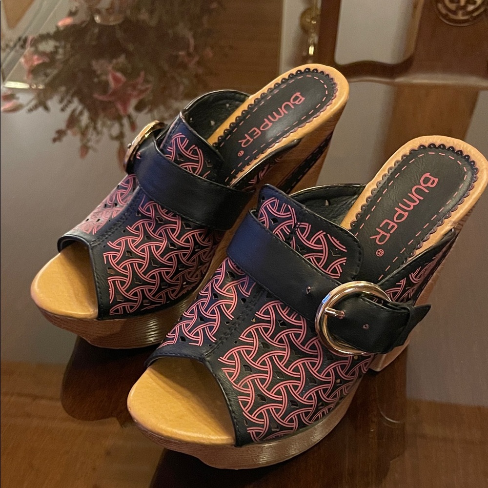Bumper Black and Pink Patterned Wedges
